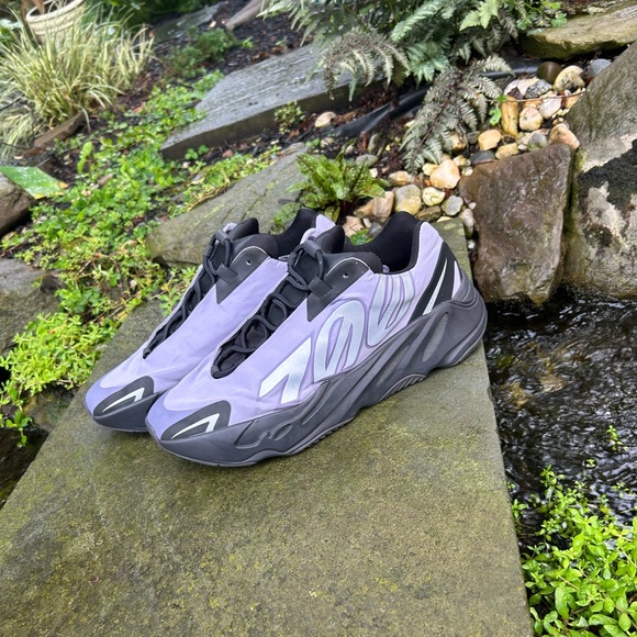 yeezy 700 geode sizing